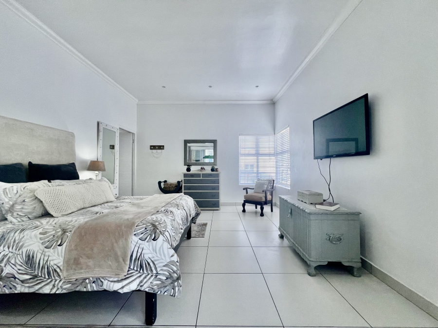 4 Bedroom Property for Sale in The Cove Western Cape